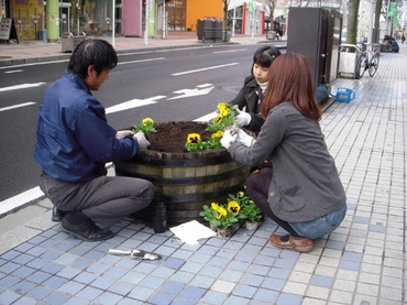 2010.04.24花植え (2)-hp.jpg